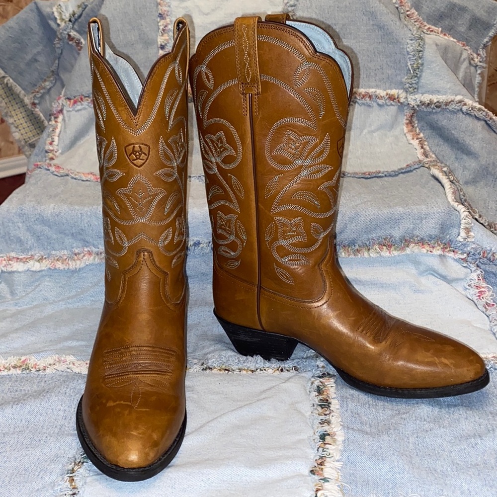 Ariat Heritage R Toe Western Boot. Size 7C wide
